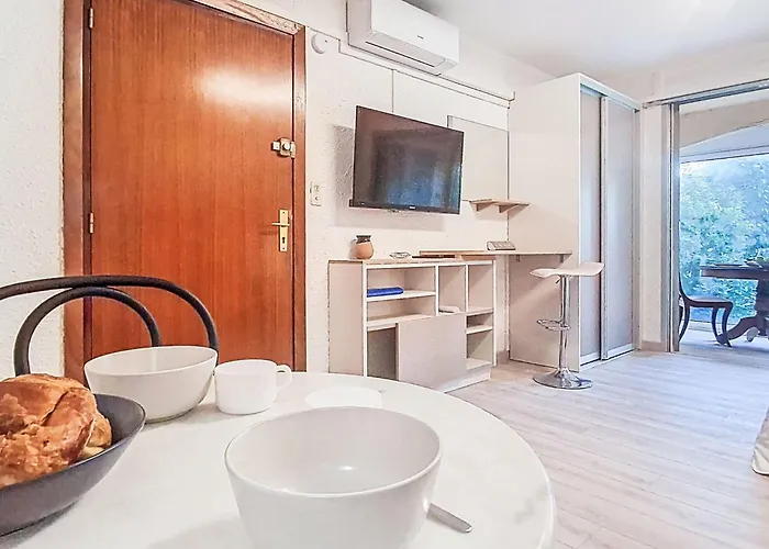 Les Trinquettes By Interhome Le Brusc